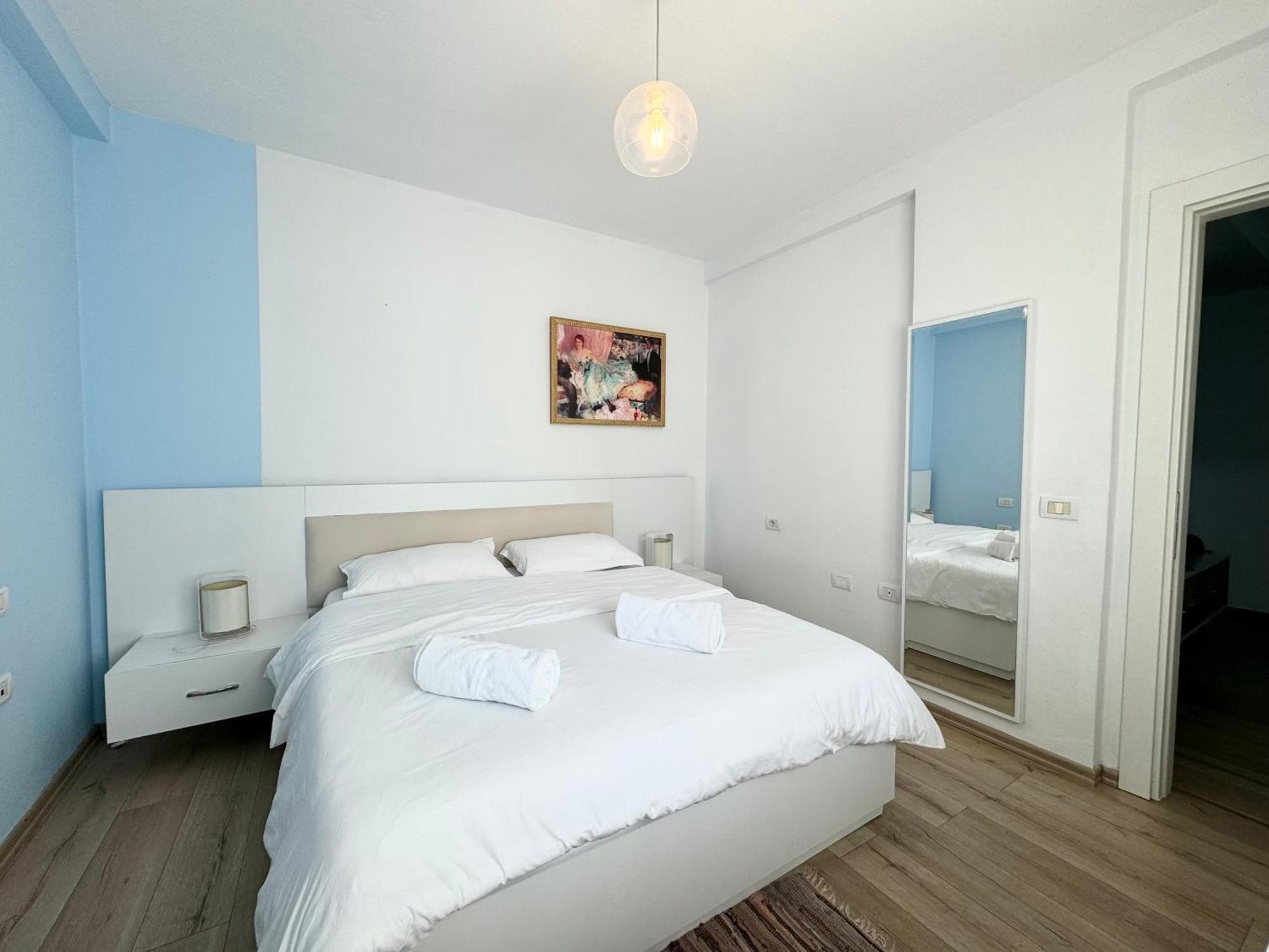 Apartment In The New Bazaar Of Tirana - Hana Blu Exterior foto